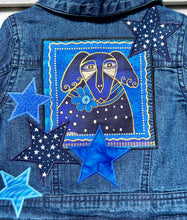 Load image into Gallery viewer, Girls Jean Jacket BLACK AND BLUE DOGGIES
