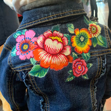 Load image into Gallery viewer, GirlsFloralJeanJacket
